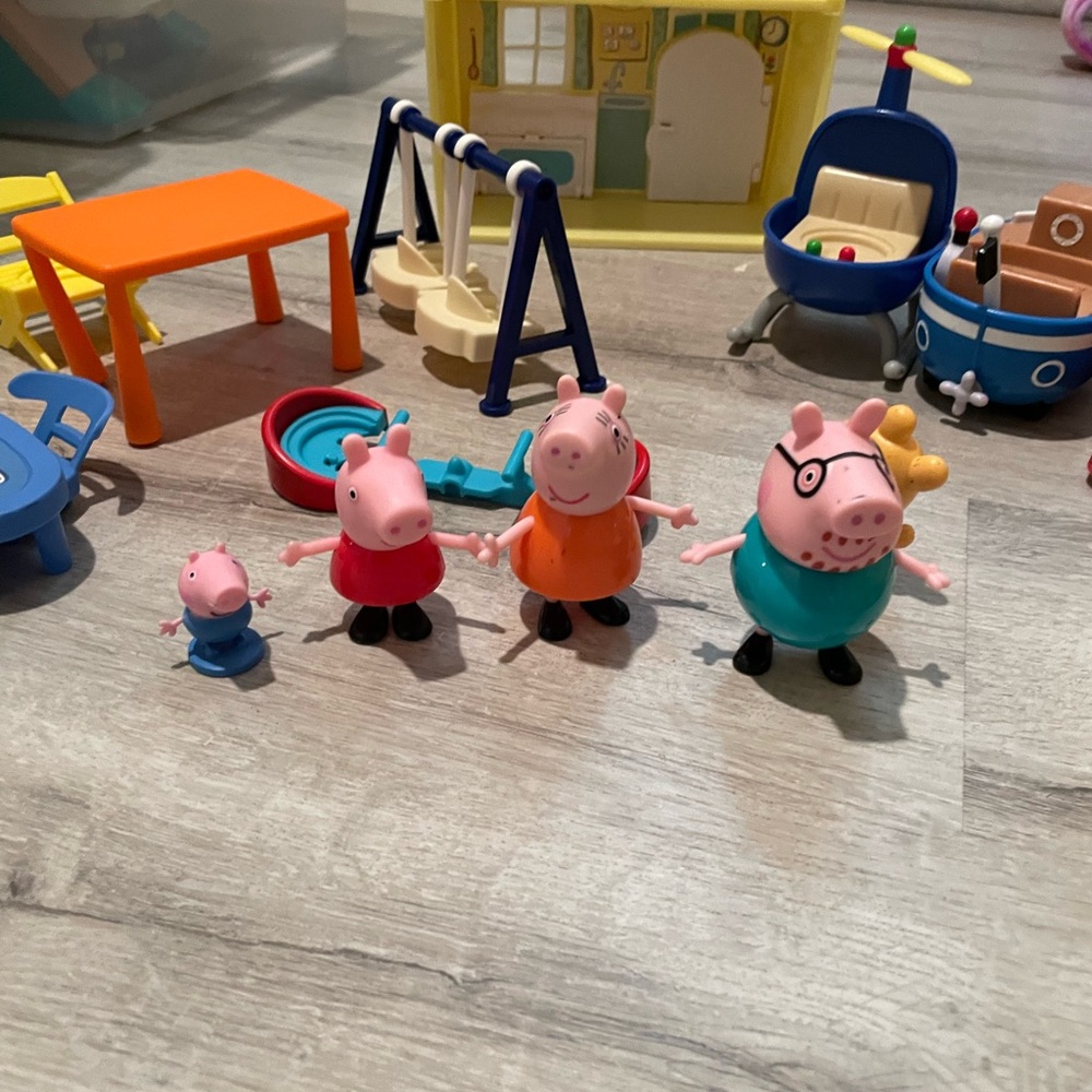 Peppa Pig Colorful Playhouse and Vehicle Set for Kids - Picture 6 of 11